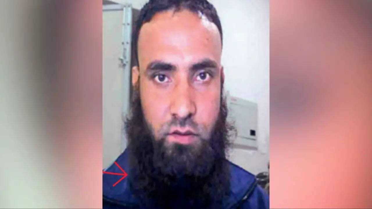 Delhi Police nab Lashkar-e-Taiba commander Shabbir Ahmed Lone near Bangladesh border