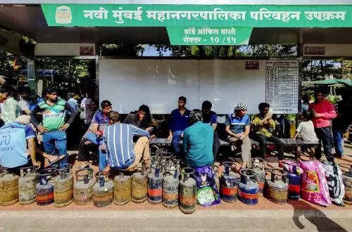 To get 19kg commercial cylinders, first apply for PNG connection, LPG dealers tell hotels and restaurants in Mumbai Metropolitan Region