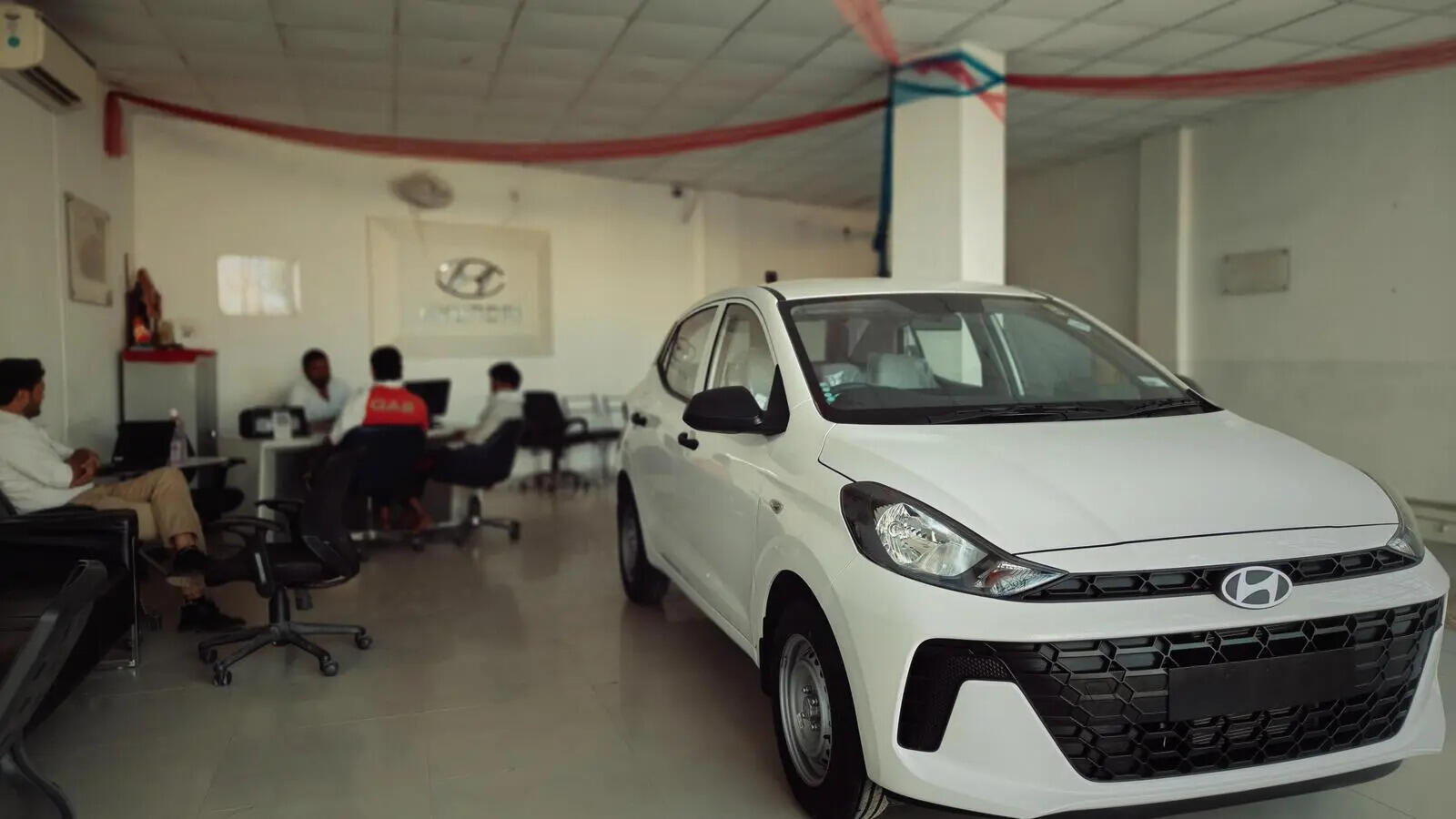 The most significant change, dealers said, is in how people pay. Where almost every buyer once depended on loans and EMIs, a growing share now arrive prepared to close the deal immediately, in full