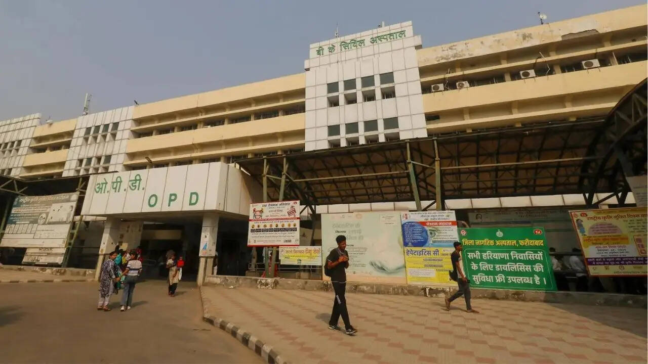 Man dies at Gurugram hospital; questions raised over treatment delay, paperwork and non-functional lift