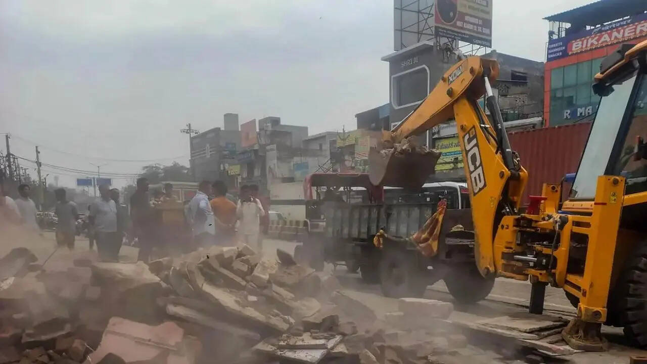 Illegal shops that blocked traffic on Pataudi road in Gurgaon razed