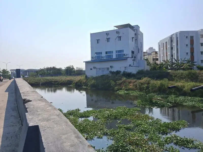 GCC yet to clear encroachments on MRTS-Perungudi rd