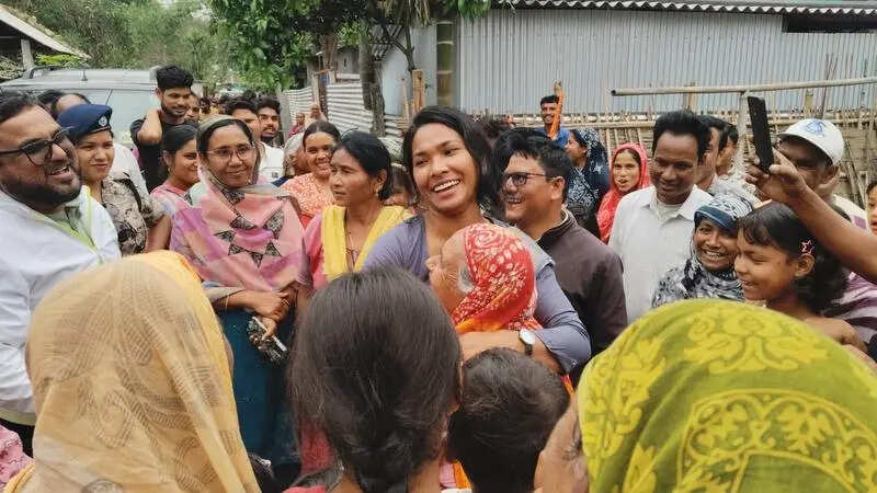 Swapna gets NOC from Railways, seeks blessings for her poll debut