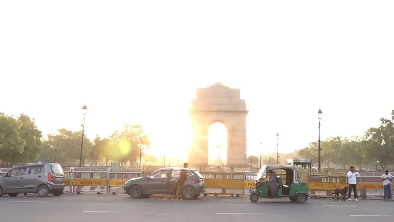 Delhi wakes up to sunny morning after rain; temperature may touch 37°C by Thursday