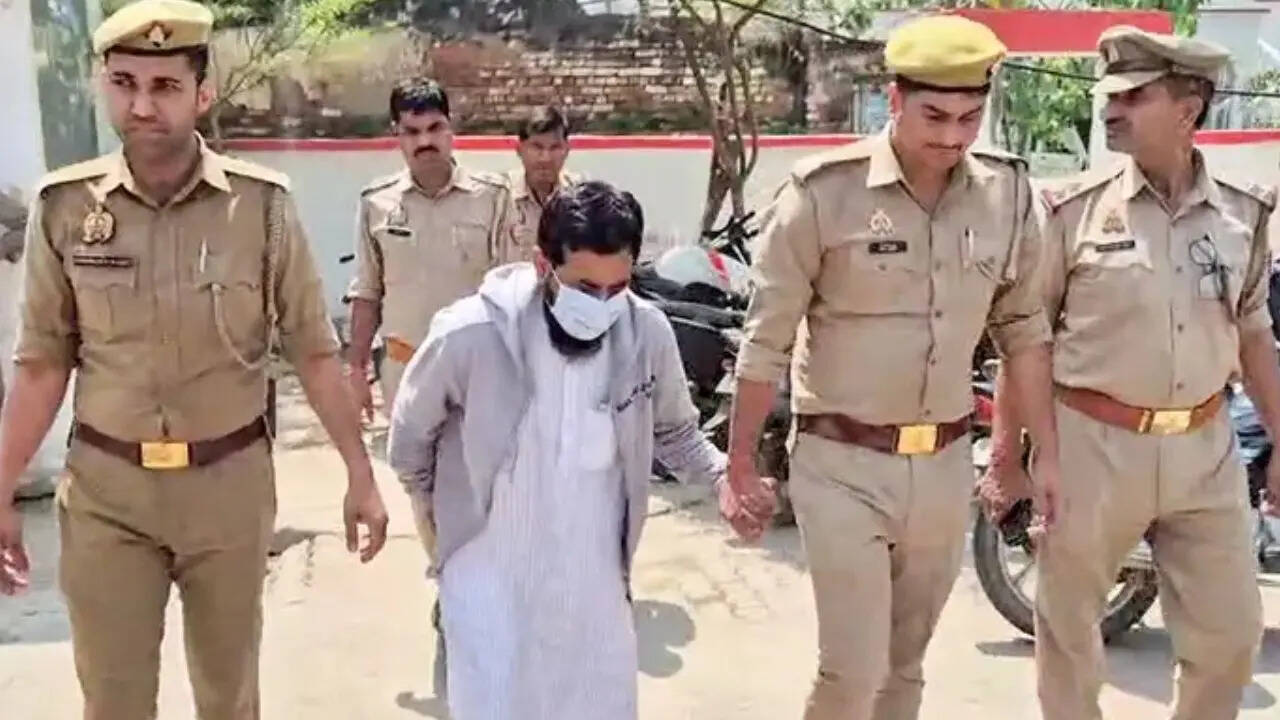 Bihar cleric apologises for remarks against CM Yogi Adityanath's mother, sent to jail