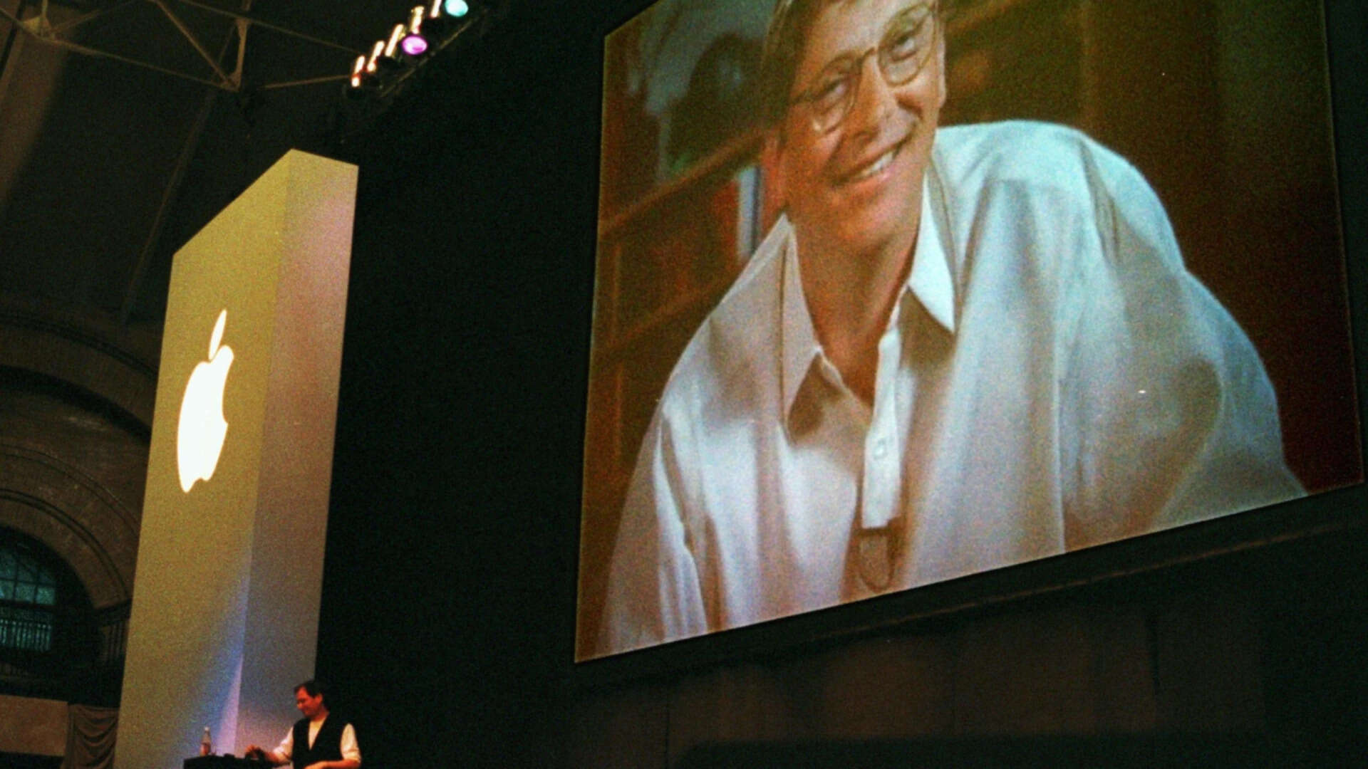 The moment Apple swallowed its pride to stay in the game