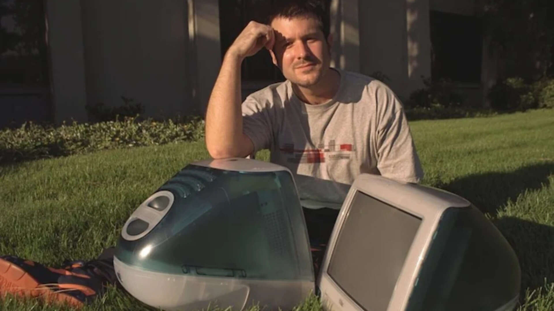 Jony Ive’s Bondi Blue iMac made computers feel human again, in a world of beige boxes