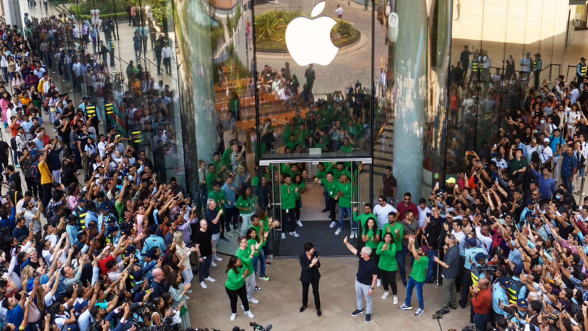 Tim Cook came to India himself to open Apple's first store in the country