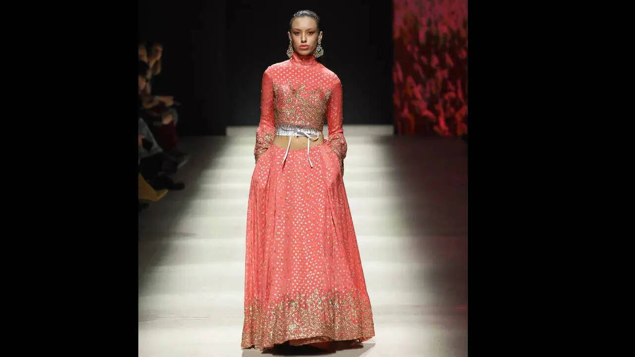 Organza and chinon lend lightness and allow silhouettes to unfold naturally