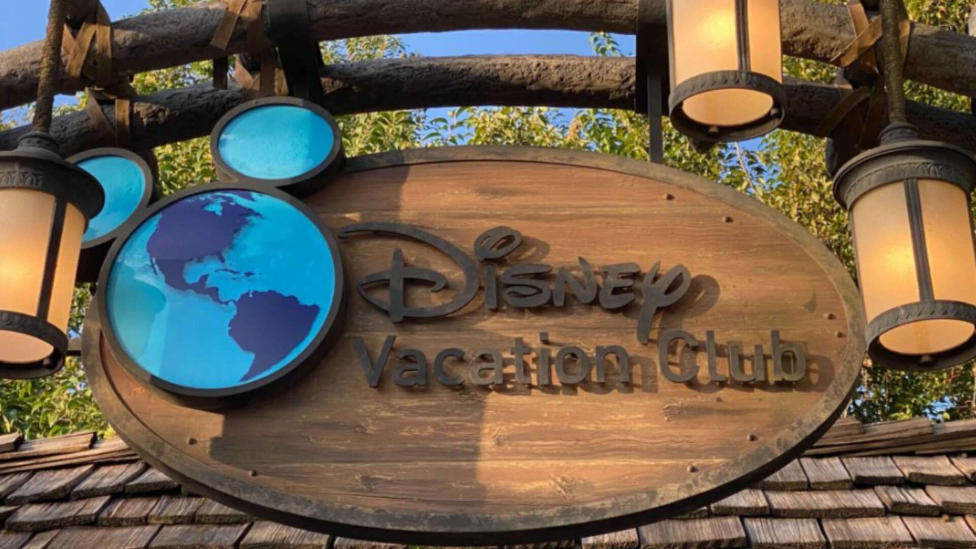 Florida man caught stealing $900 in Disney collectible pins after removing security tags