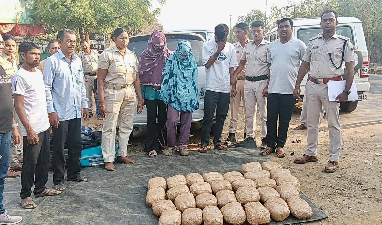 Cops arrest ganja traffickers using women, child as shield