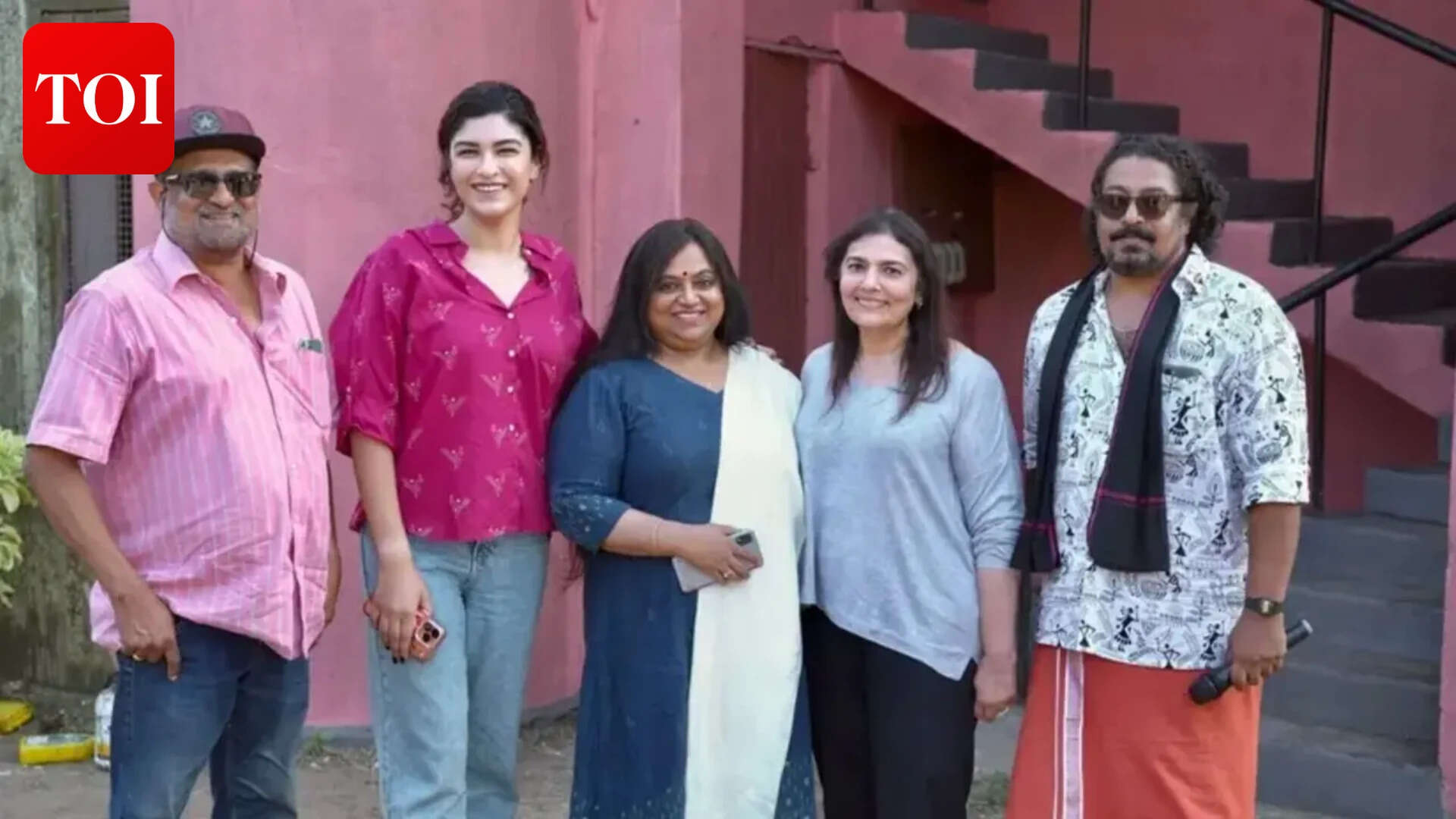 Suchitra Mohanlal visits Saritha on 'Aarambham' sets