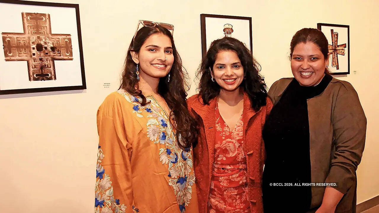 (L-R) Heena Badlani, Taruka Srivastav and Juwaira