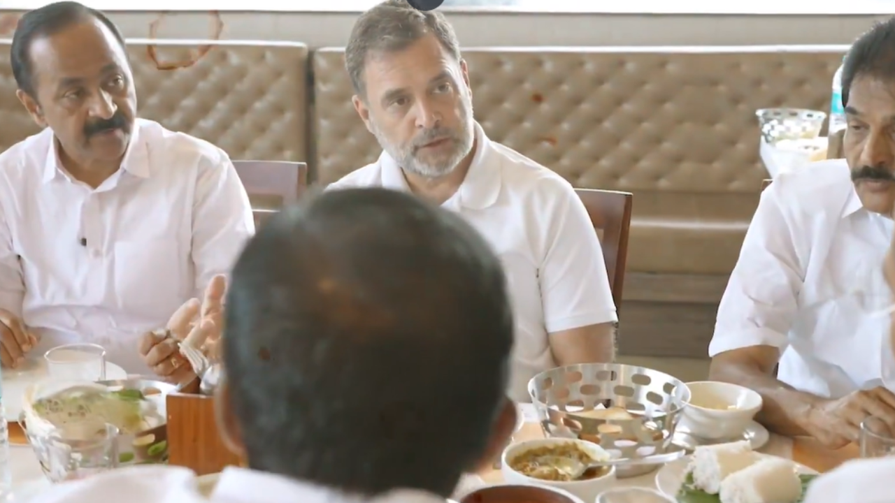 Watch: Rahul Gandhi enjoys ‘appam and omelette’ with UDF leaders ahead of Kerala Assembly polls