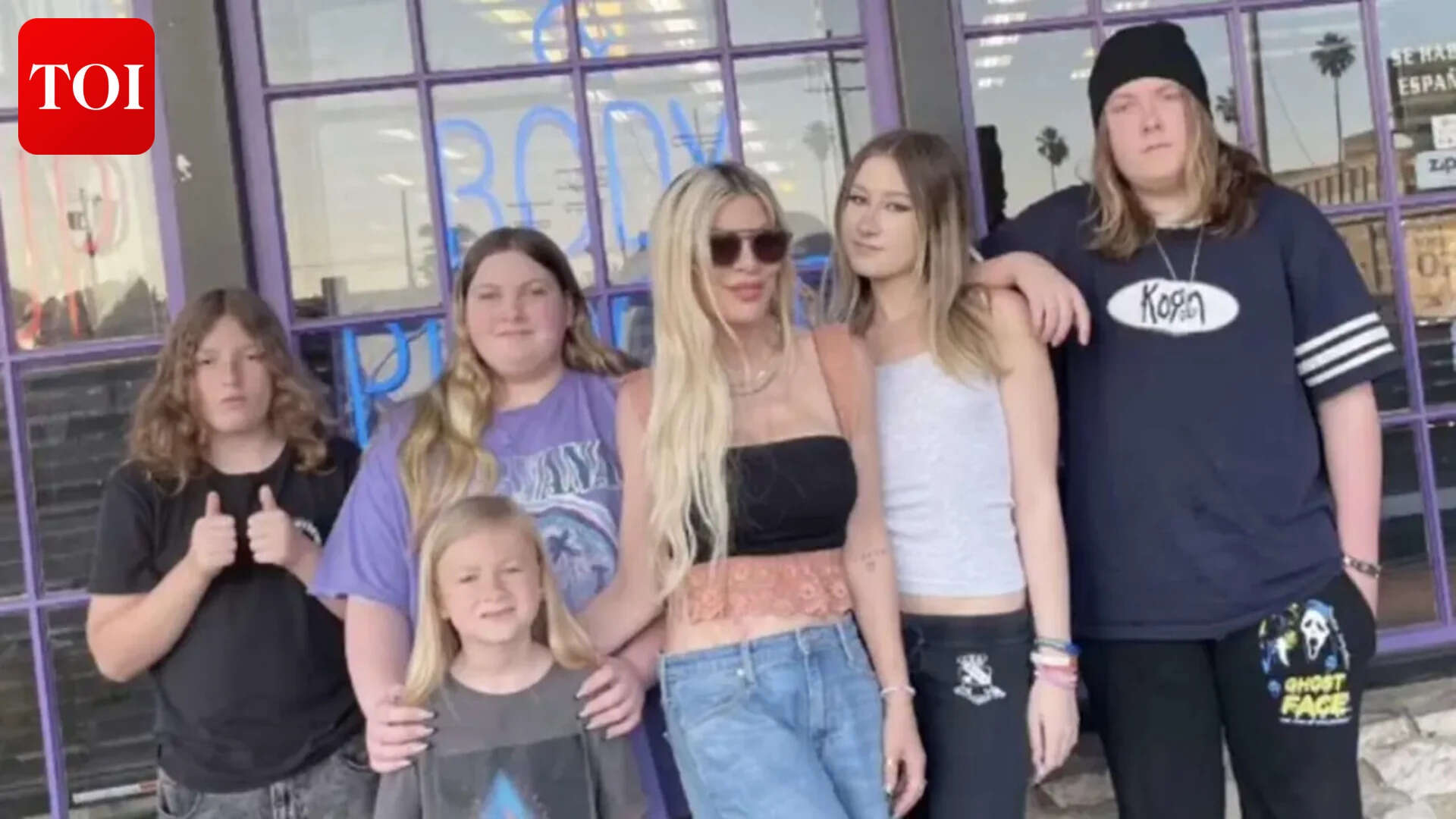 Tori Spelling and her 4 children meet with car accident
