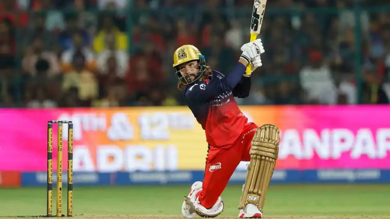 IPL Live Score: Patidar, David blitzkrieg takes RCB to 250/3 vs CSK