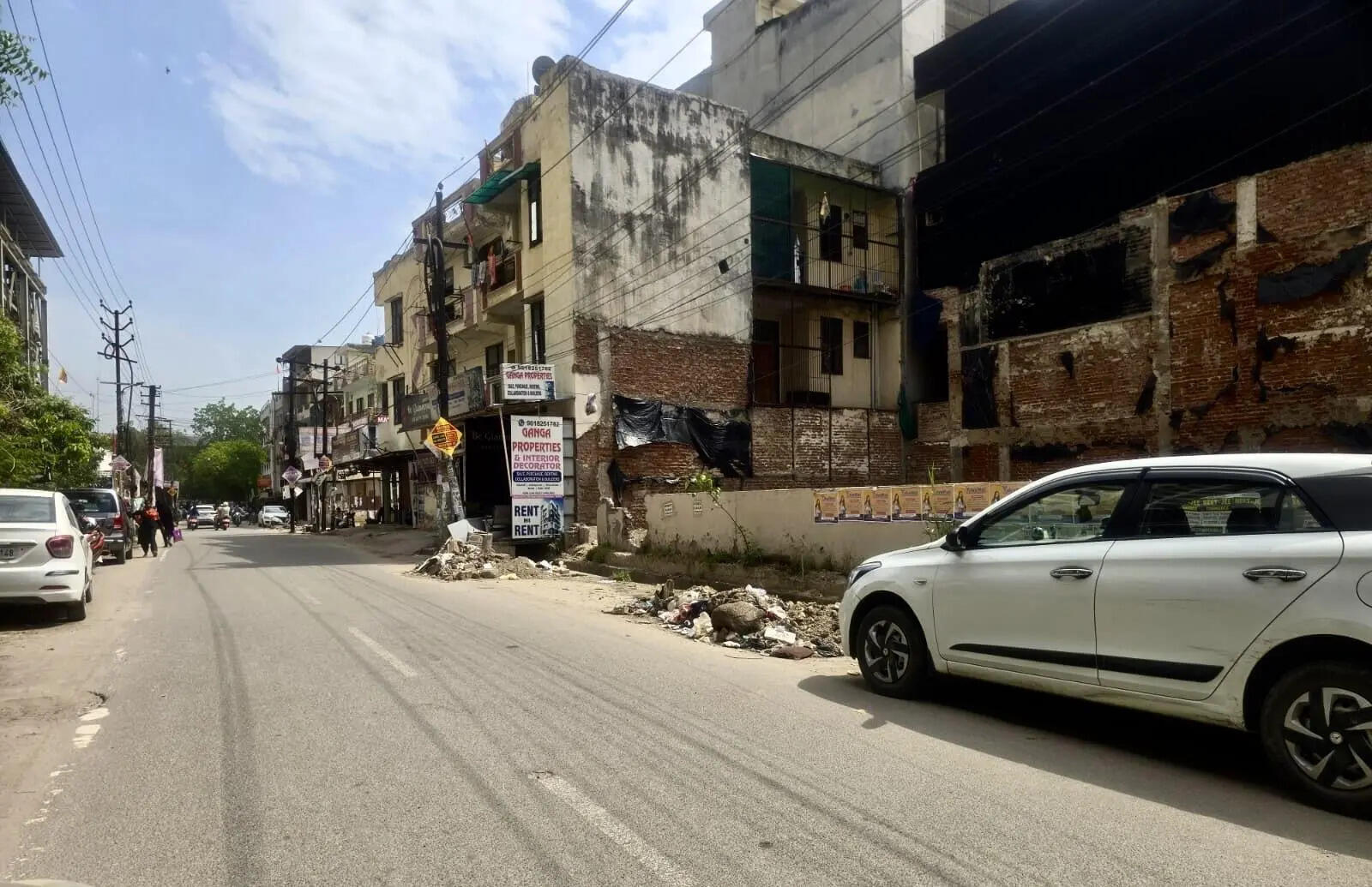 Silt from drain left untended on roadsides in Vaishali