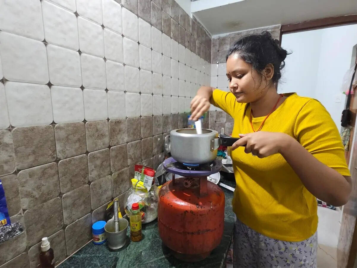 From convenience to crisis: Ban on open sale of 5kg LPG worries students