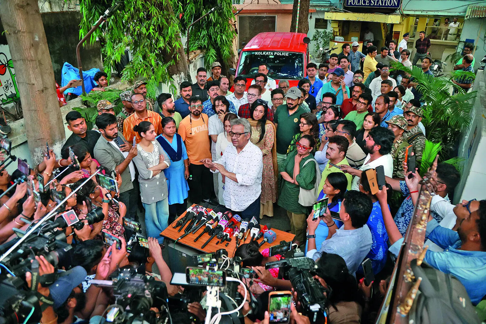 Shantilal Mukherjee speaks to the media at Regent Park Police Station P1_SS_IMG_2675 - Copy