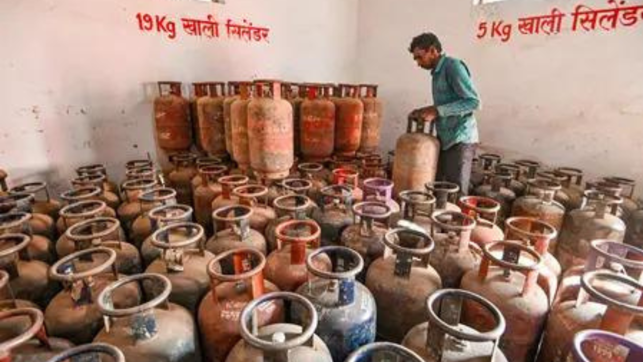 Govt mulls building LPG reserves as Nayara refinery shutdown threatens supply