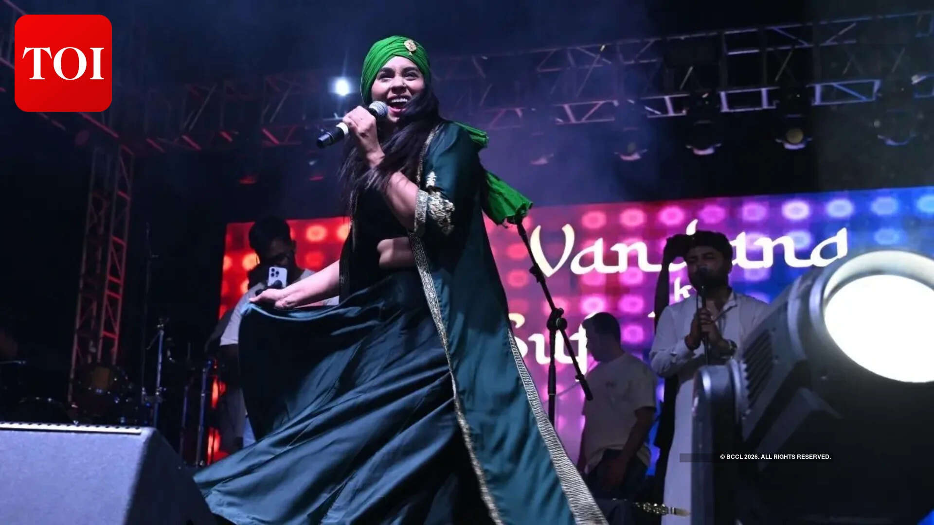 Vandana Pal’s Sufi-Bollywood set, Vandana ki Bethak, stood out for its strong vocals and engaging stage presence. She performed classics like Jugni Ji and Ishq Risk, energising the audience for the evening ahead