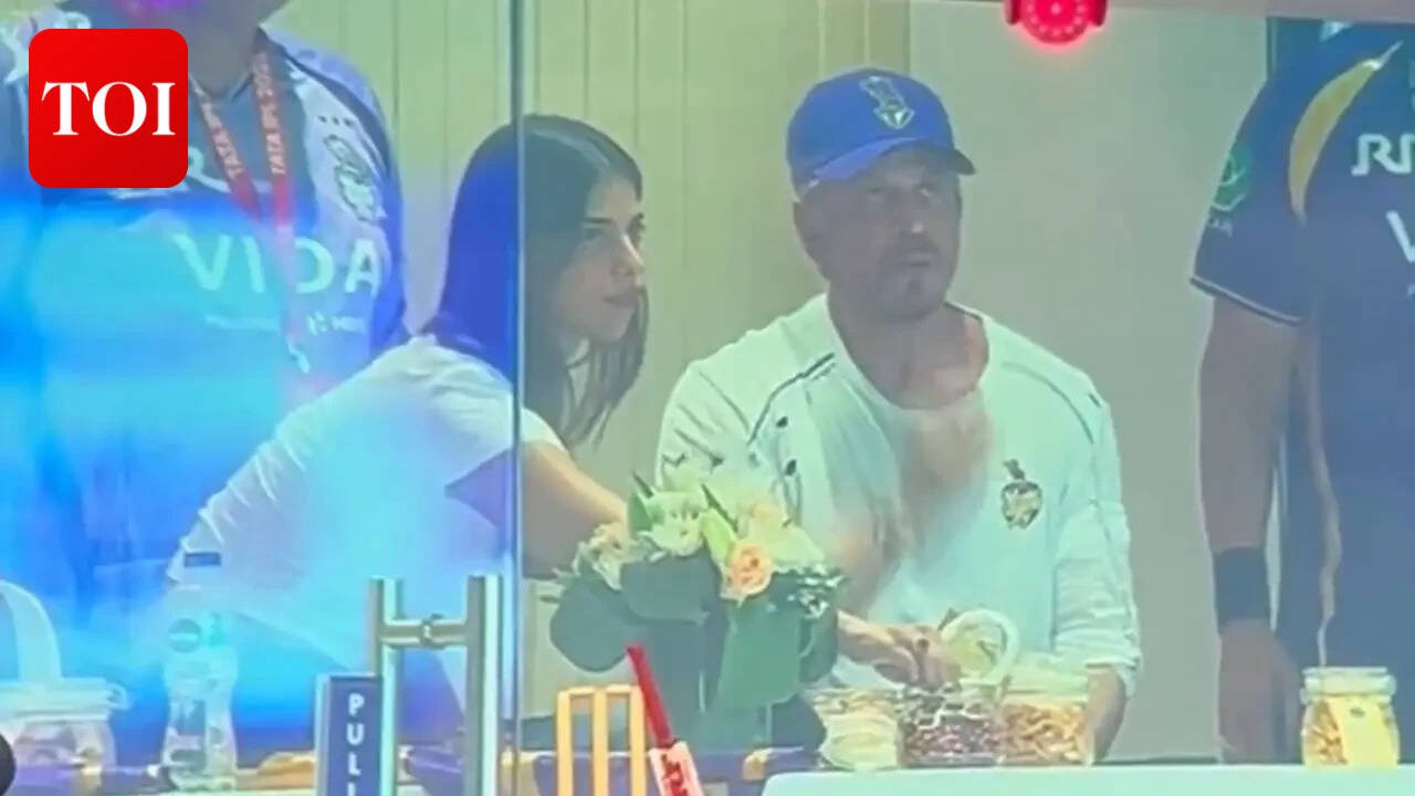 Shah Rukh Khan attends KKR vs PBKS IPL match with Suhana