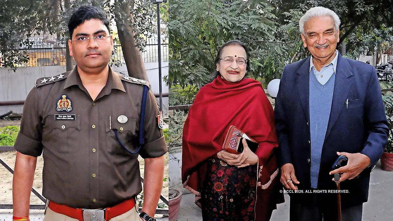 (L) Vinay Kumar Dwivedi (R) Anil Rastogi and Sudha Rastogi