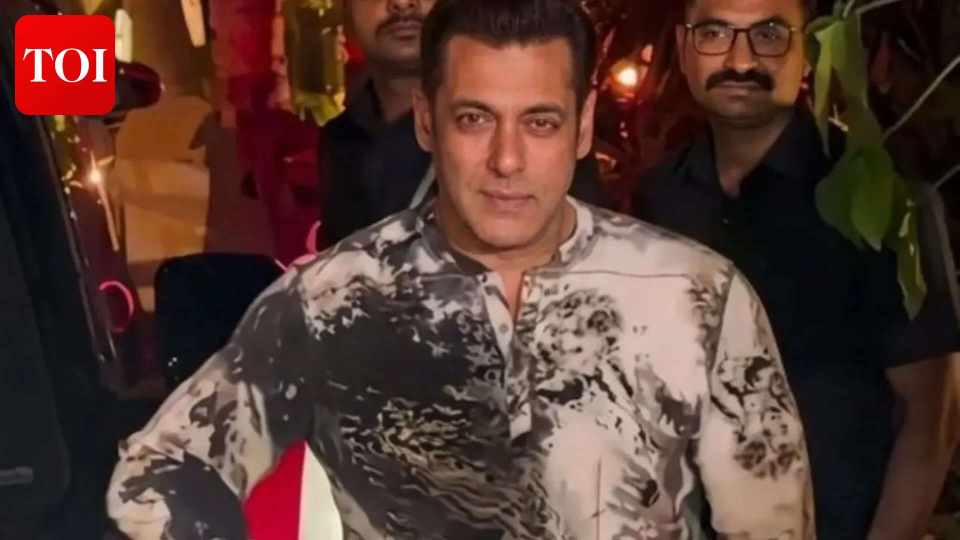 Salman dubs for 'Maatrubhumi'; shows off fit new look for next