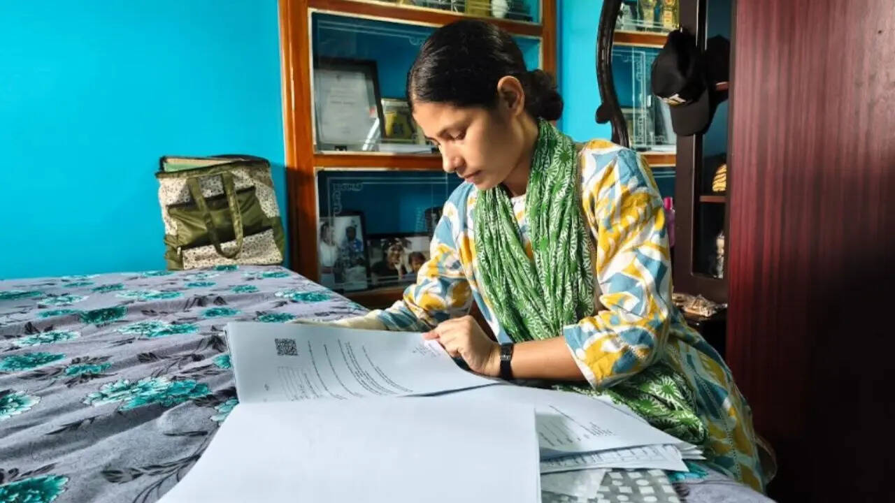 Bengal nurse who lost arm in domestic attack finds name deleted from voter list