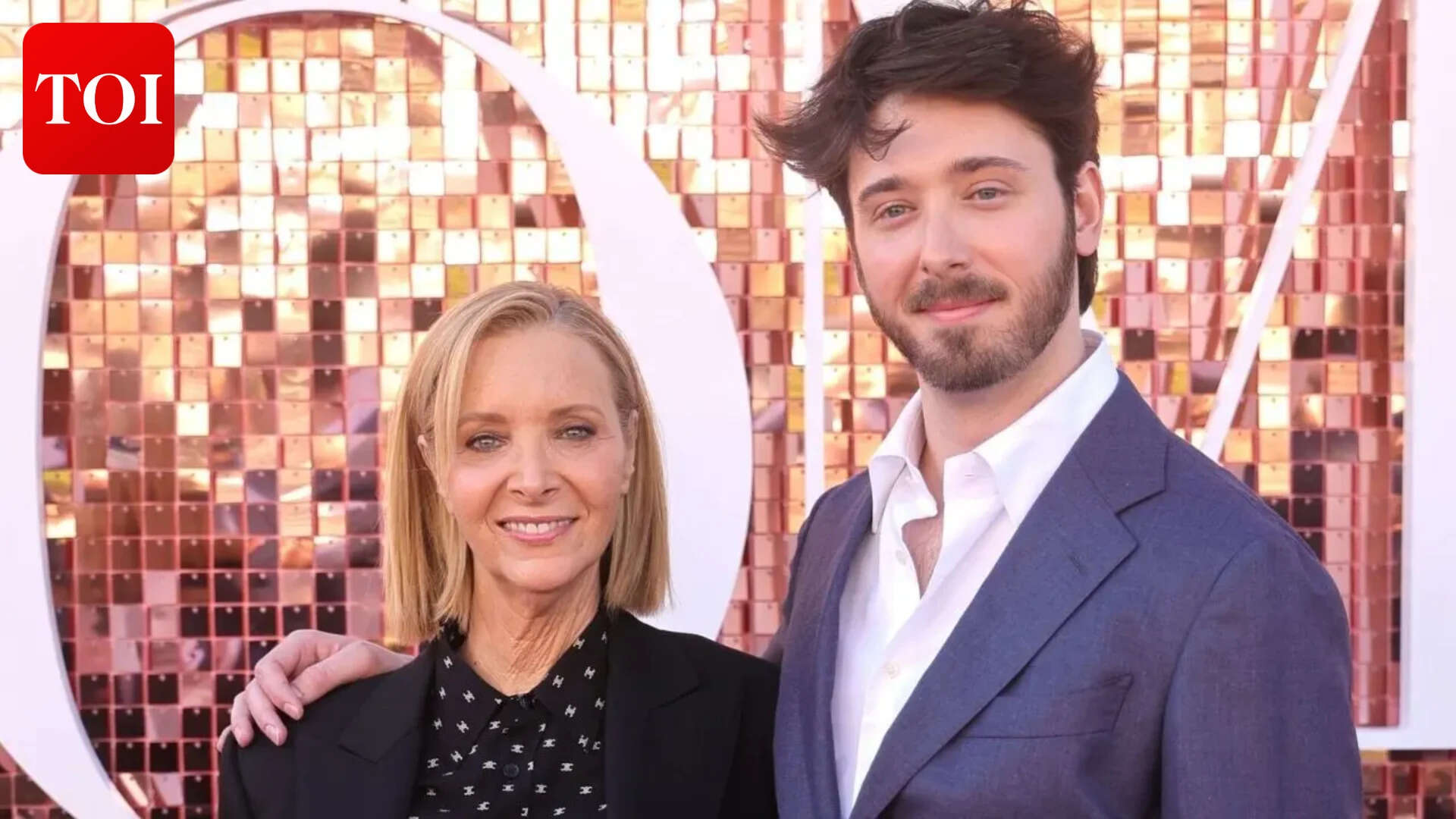 Lisa Kudrow and son Julian's full-circle moment on the 'Friends' set