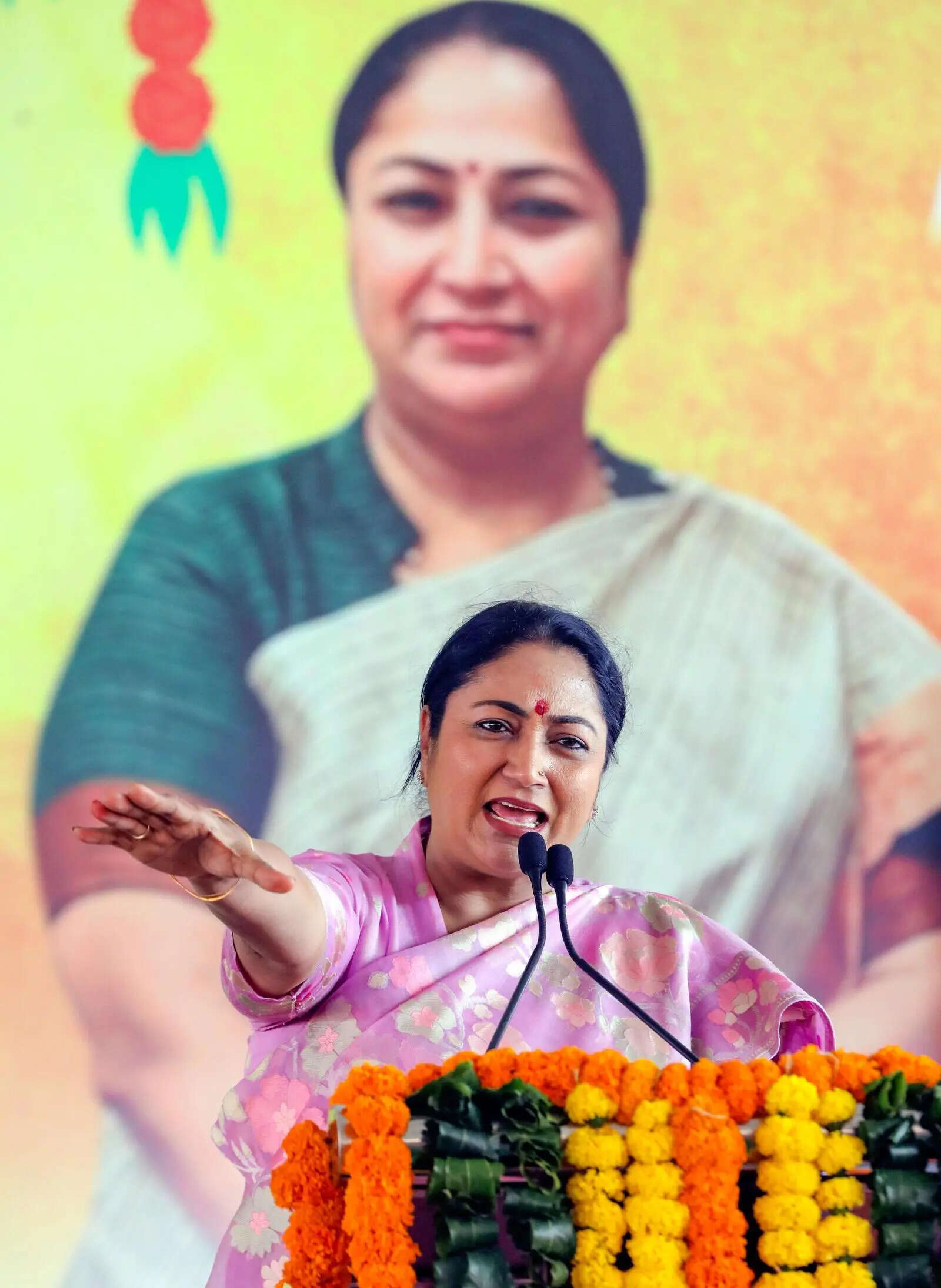 CM reviews MCD works, pushes sanitation, waste reforms