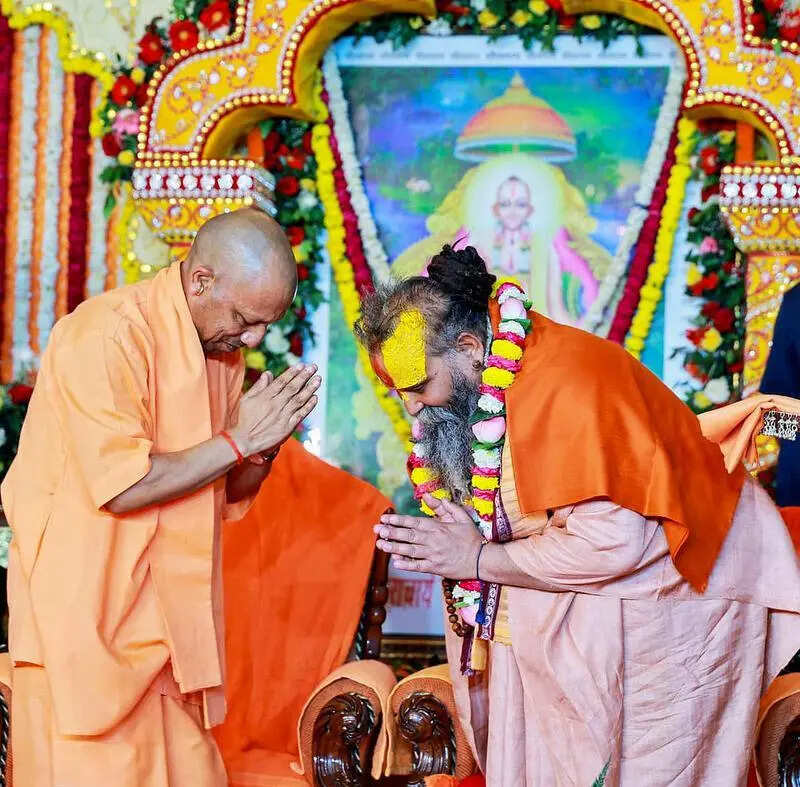 CM: Govt wants Agra to be modern, fin &amp; cultural hub