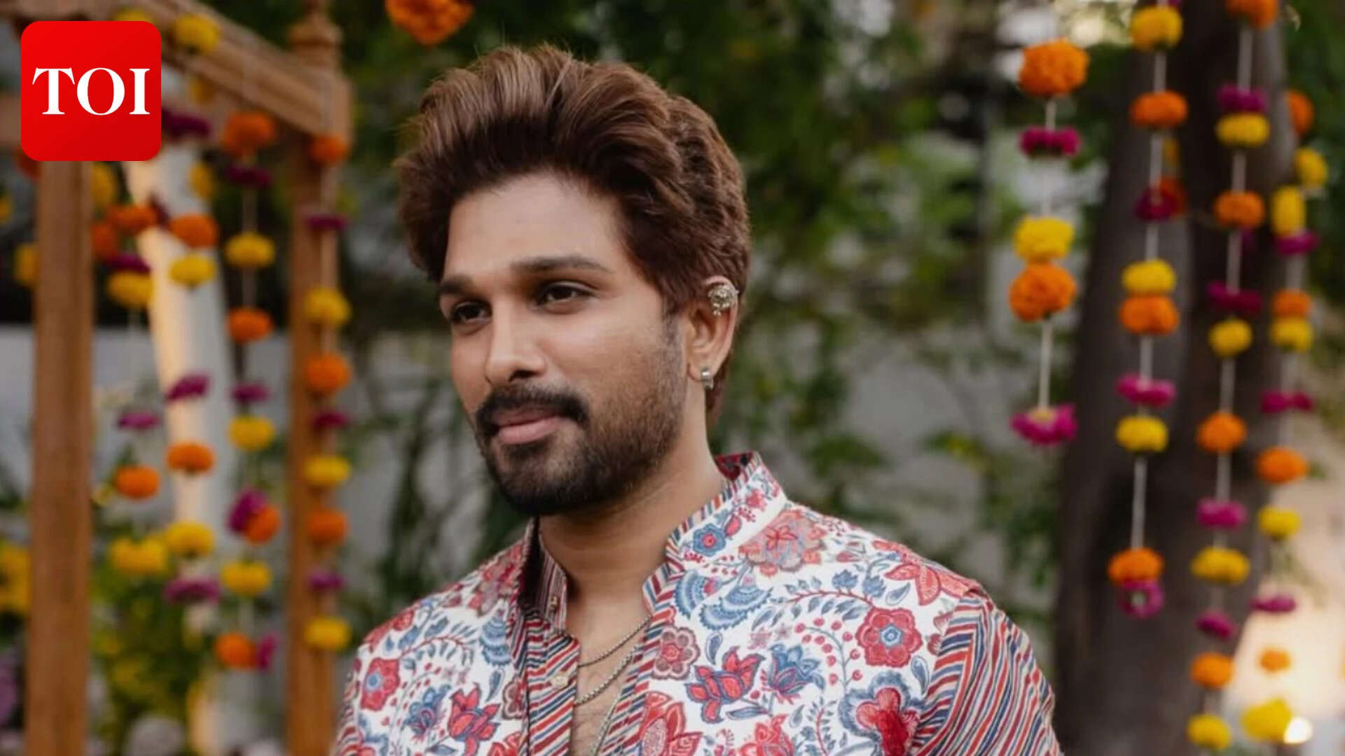 Allu Arjun Birthday: 'Raaka' star greets massive crowd outside home