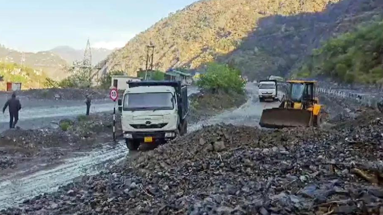 Jammu-Srinagar national highway remains shut for 3rd day