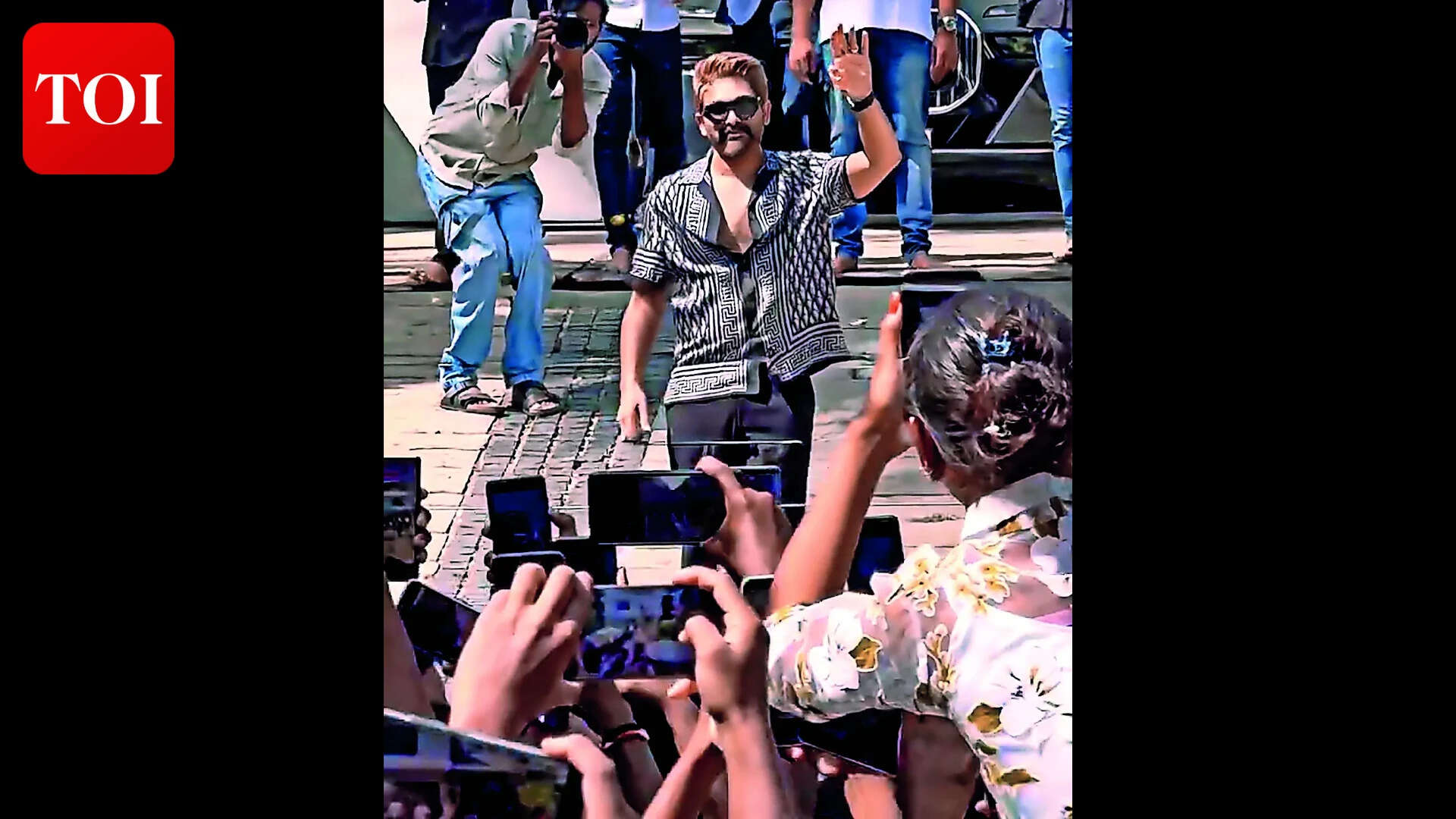 HT09Allu Arjun Entry