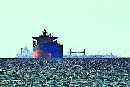 Dual shipping routes emerge in Hormuz even as navigation critical: Navy report