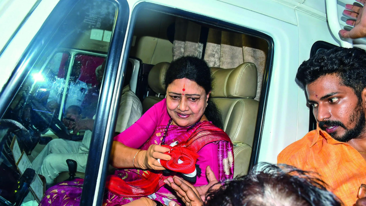 Tamil Nadu polls: Sasikala takes front seat, invokes Jaya’s name & style