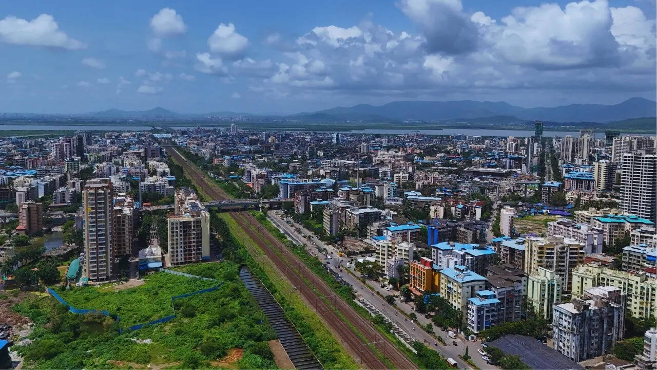 A bustling Indian city