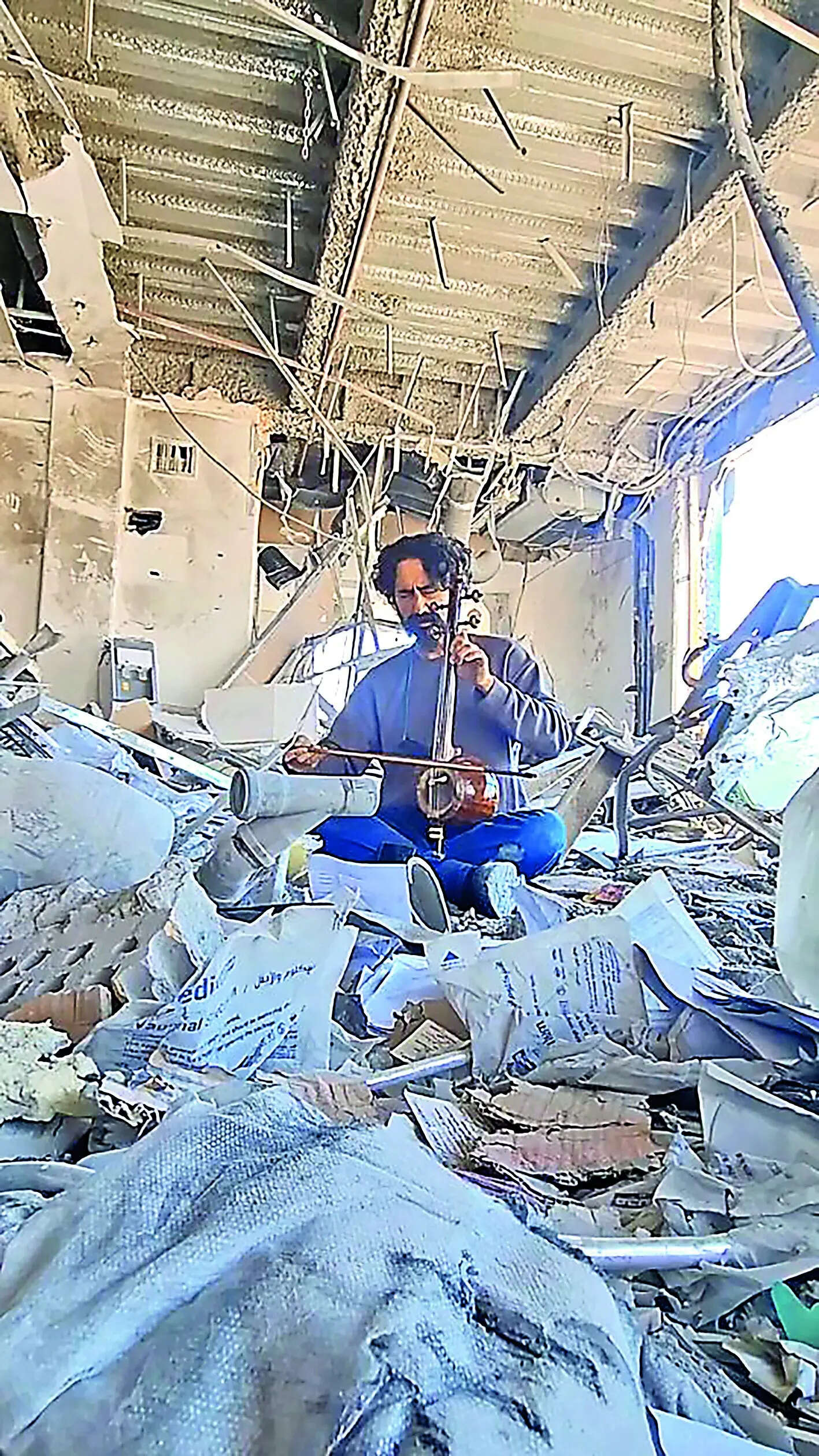 P4_SS_Hamidreza Afrideh, a composer and kamancheh player_Tehran