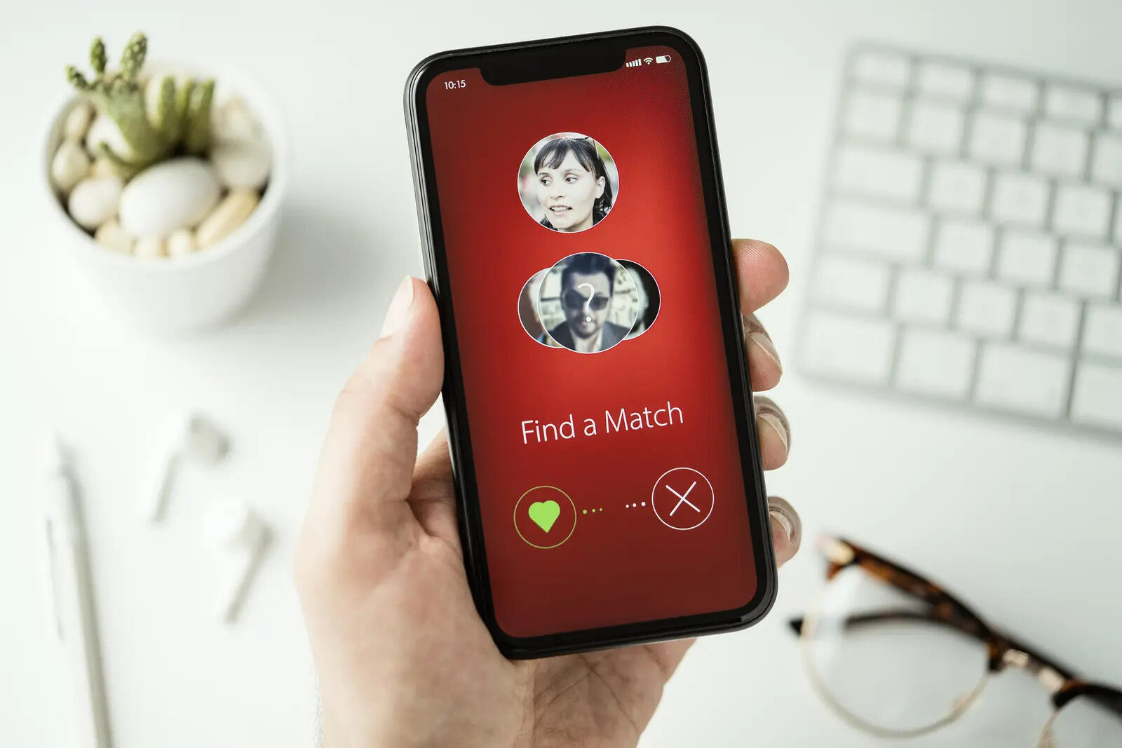 Dating Expert Says You Can Be 100% Honest In Your Bio Without Turning Into A Red Flag