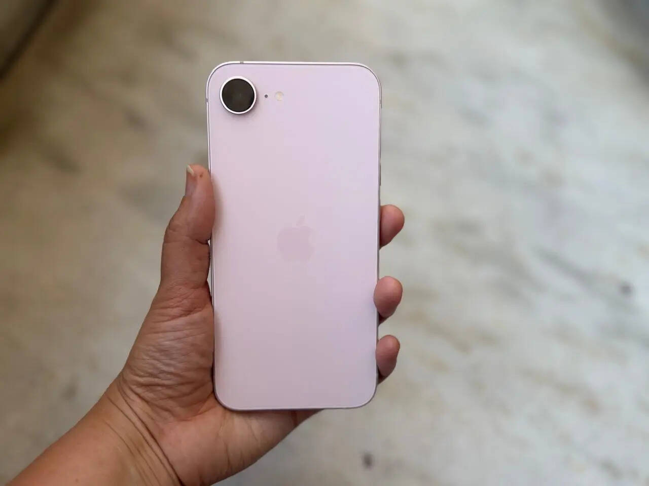 Apple iPhone 17e design