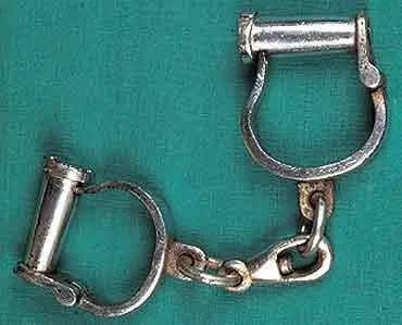 20-year-old steals ₹18L gold, cash from Navi Mumbai home to live the high life, is arrested after mother files police complaint