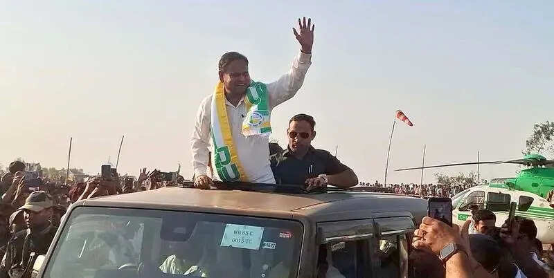 Owaisi dumps Kabir after sting video alleges ‘1,000cr BJP deal’