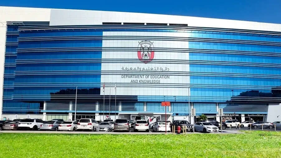 Abu Dhabi distance learning rules 2026: Authorities mandates live classes and strict attendance tracking