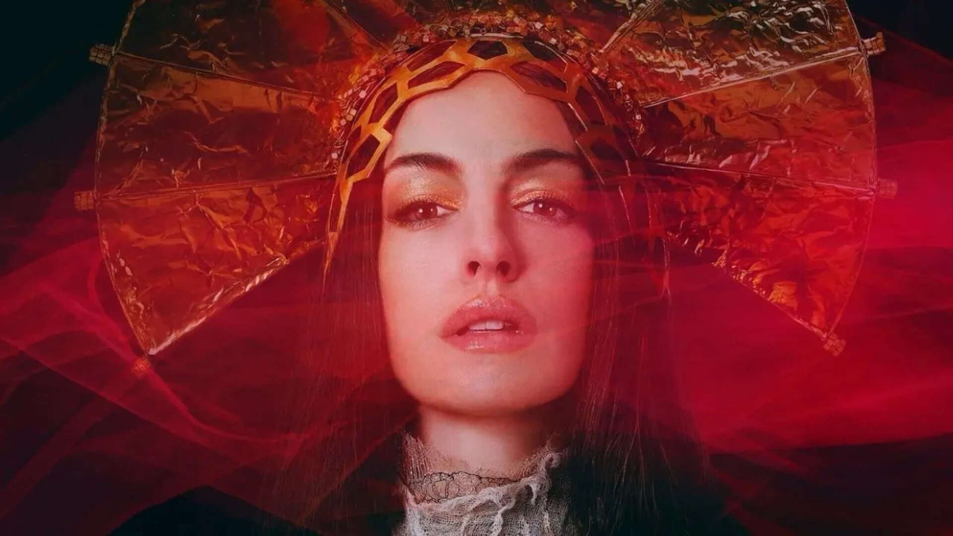 Taylor Swift inspired Anne Hathaway’s ‘Mother Mary’ performance