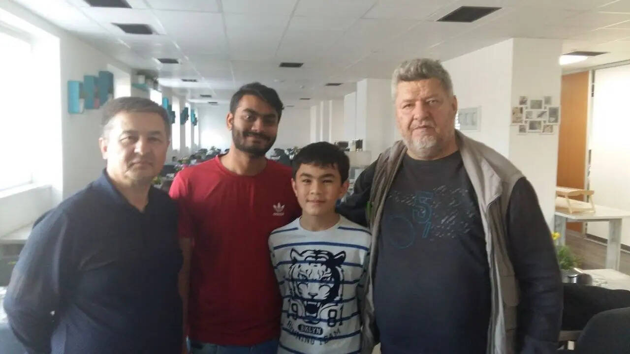 From left to right Grandfather Dr. Komil Sindarov, FM Manush Shah, IM Javokhir Sindarov, IO Laszlo Nagy (Photo by Laszlo Nagy)