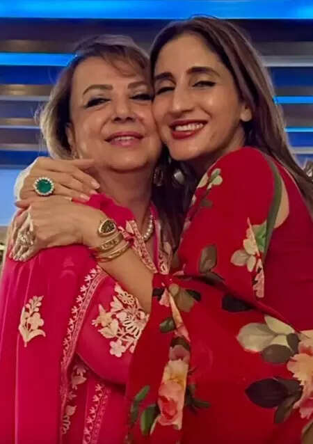 Farah Khan Ali with her mother Zarine Khan