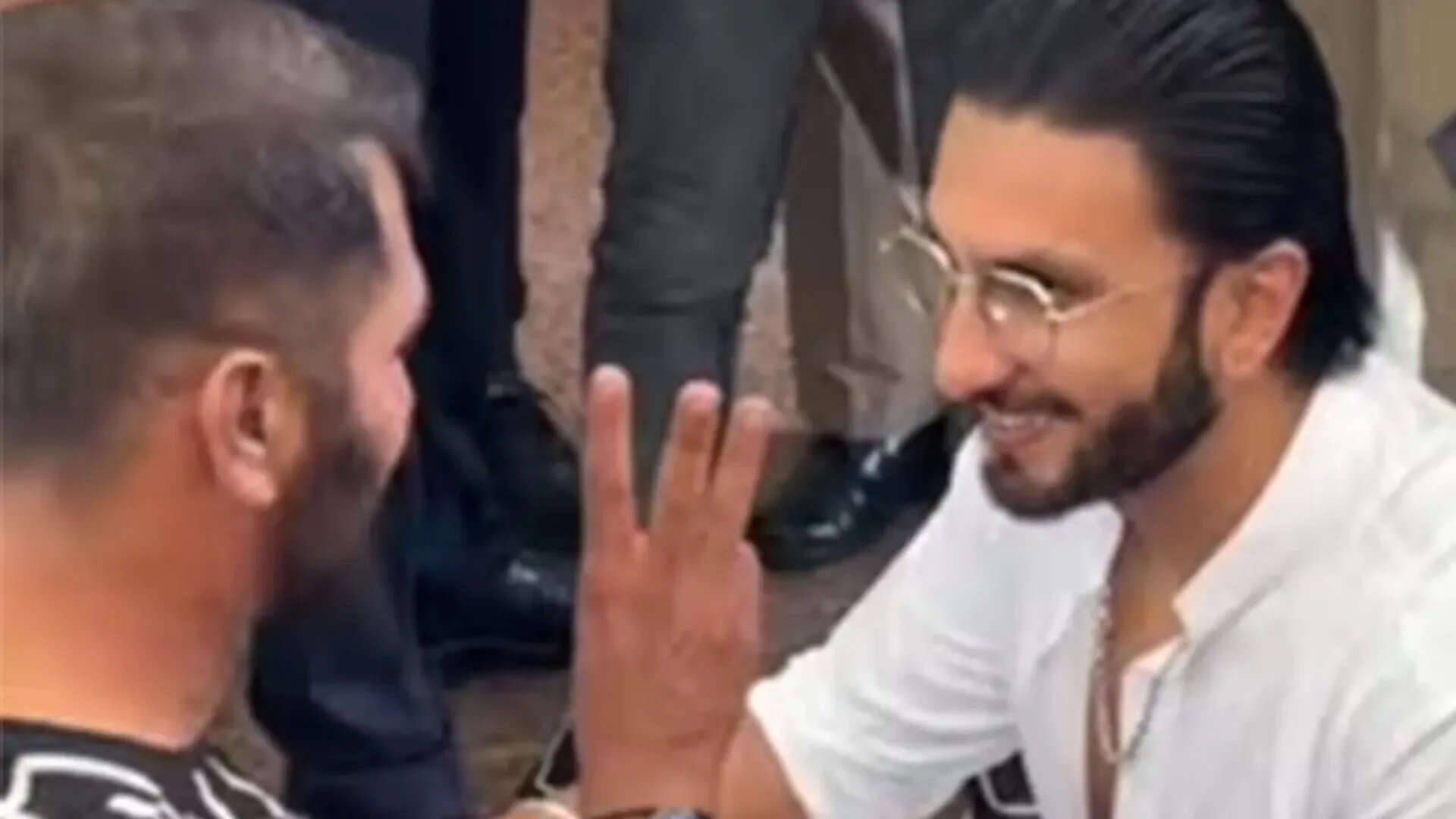 Ranveer Singh earns praise after meeting Bhima Khunti