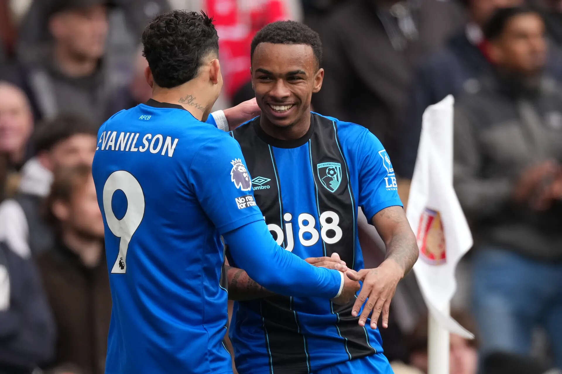 Bournemouth stun Arsenal 2-1 at the Emirates to dent Premier League title push