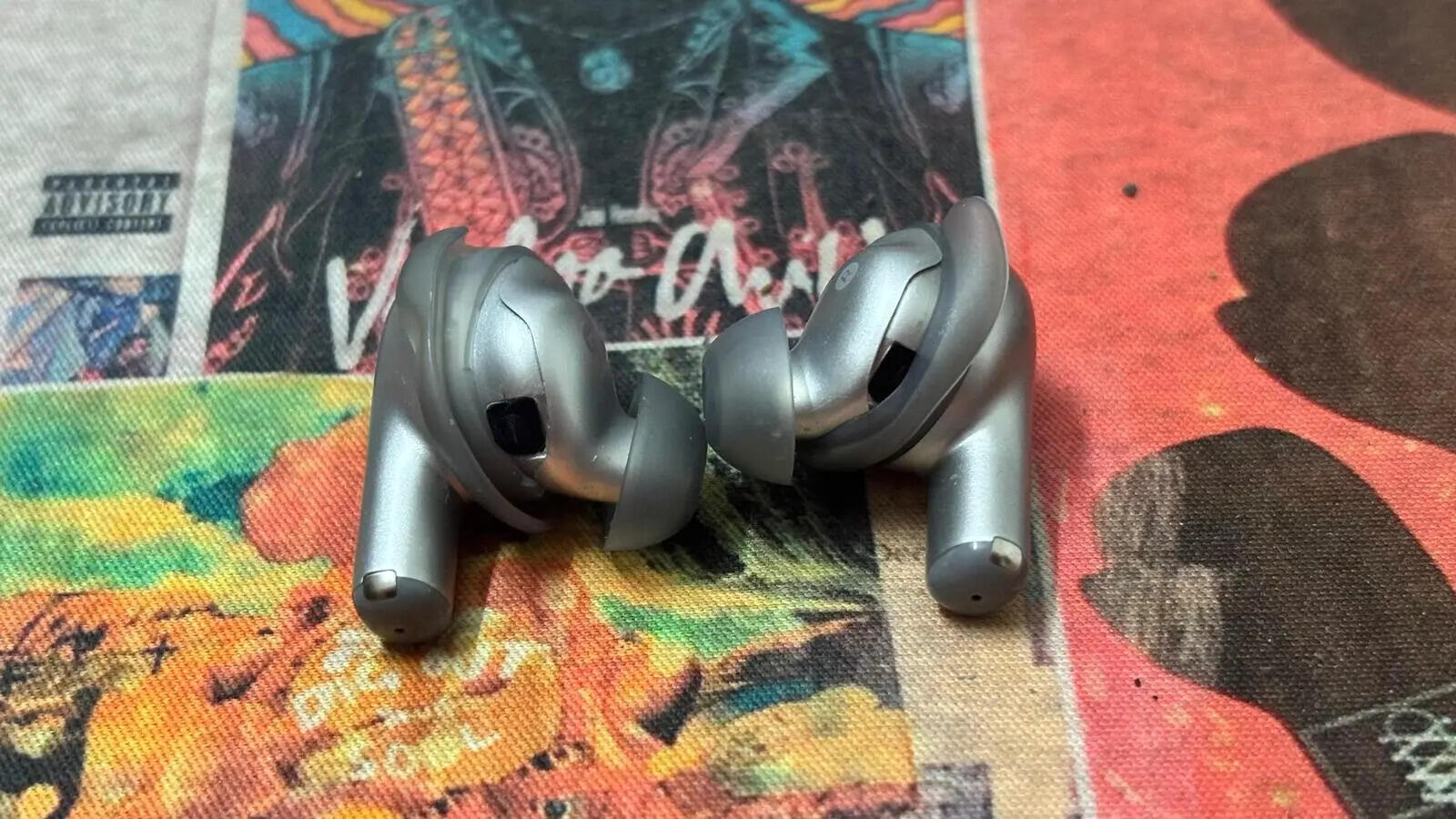 Stem style design offers a snug fit